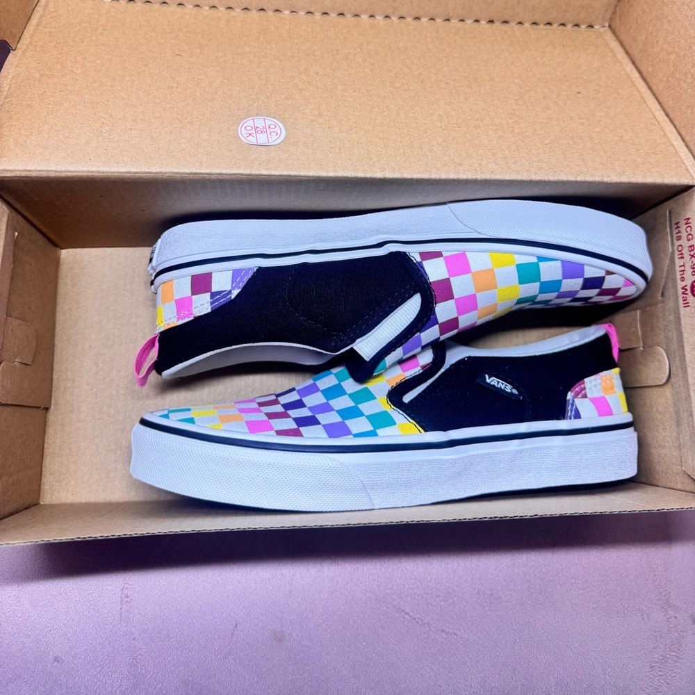 NEVER USED!
Vans Girls/Women’s Colorful Checkered Slip-On Shoes - Picture 4 of 6